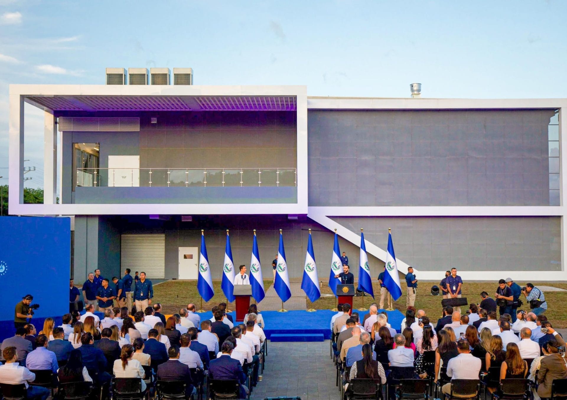 GOBIERNO DE NAYIB BUKELE PROMUEVE A EL SALVADOR COMO UN "HUB