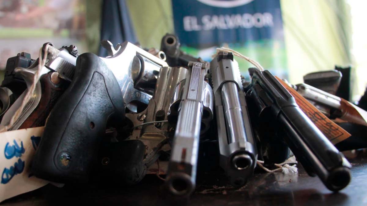 SALVADOREÑOS TENDRÁN 90 DÍAS PARA REGISTRAR ARMAS DE FUEGO QUE TENGAN EN SU  PODER DE FORMA ILEGAL